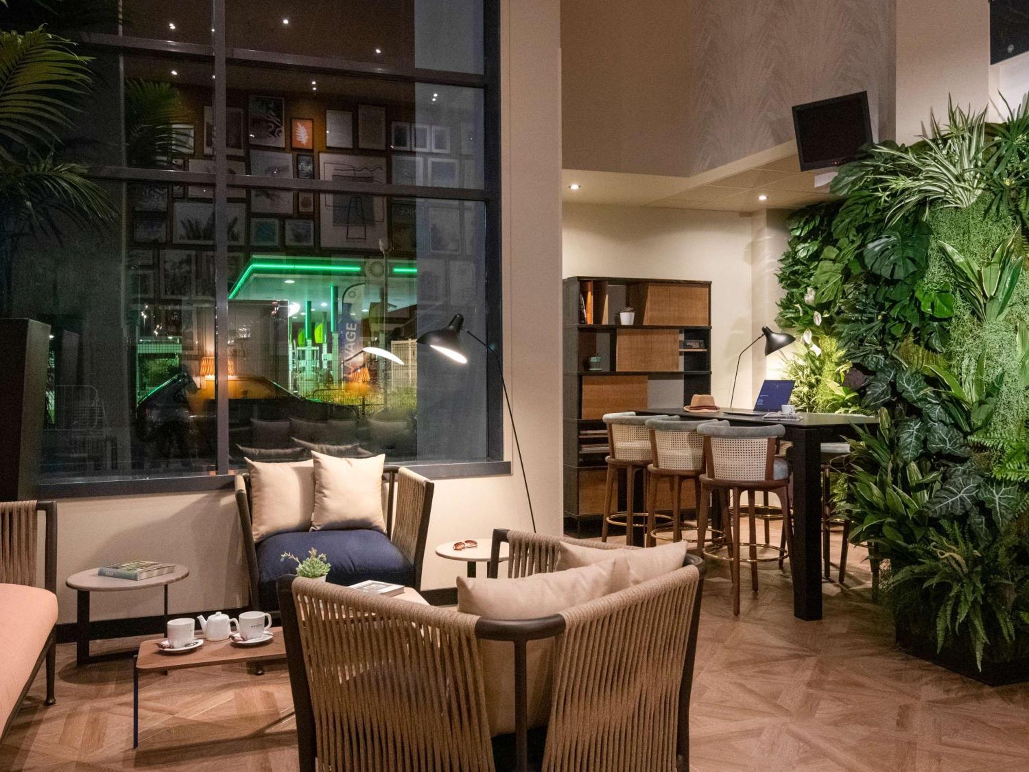 Novotel Airport Hotel 4*